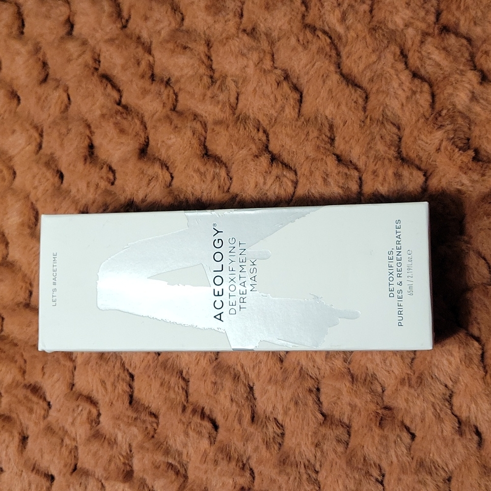 Aceology detoxifying treatment mask